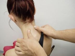 Massaggio per il trattamento e la prevenzione dell'osteocondosi cervicale